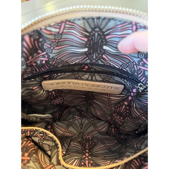 Gorgeous Sondra Roberts Squared crossbody; metalic silver and taupe - Picture 6 of 9